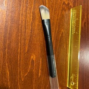NWT MAC 193SE Angled Foundation Brush (Short)